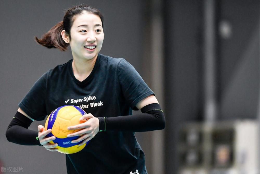 所以顾秋怡就只能自己一个人从头演到尾。